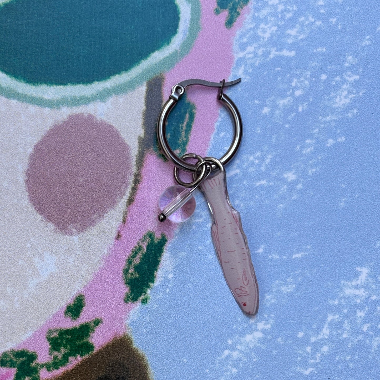 Par de aretes peces rosa con rojo chicos